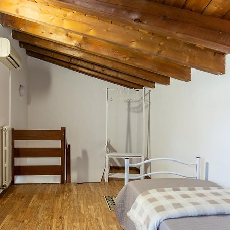 Апартаменты Blu Bed Кастельнуово-дель-Гарда Экстерьер фото