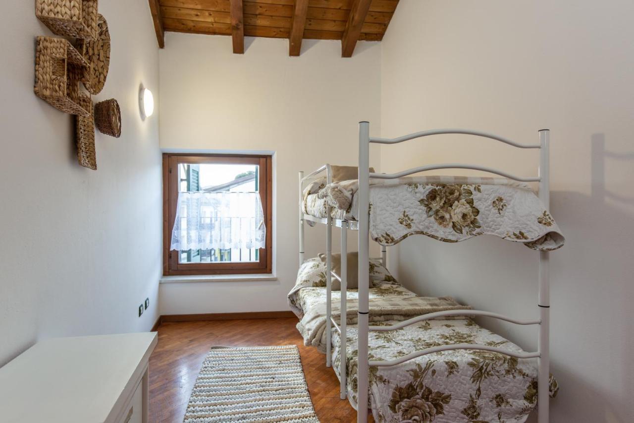Апартаменты Blu Bed Кастельнуово-дель-Гарда Экстерьер фото